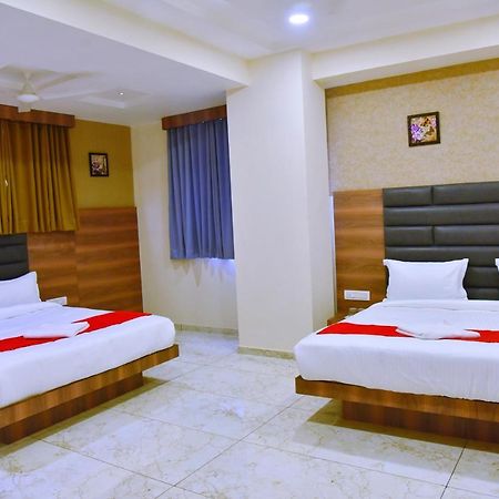 Hotel Krishna Palace Ānand Extérieur photo