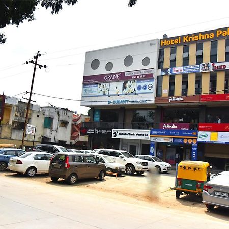Hotel Krishna Palace Ānand Extérieur photo