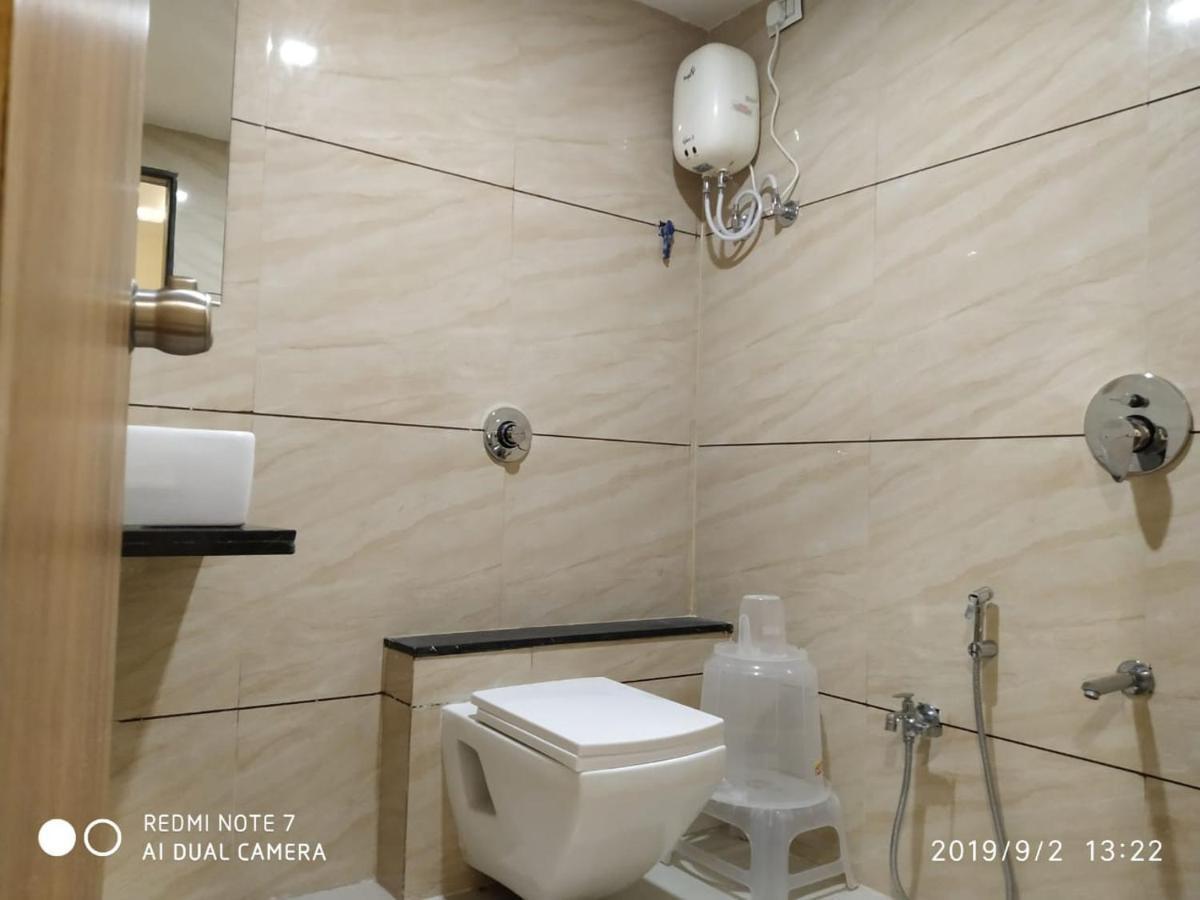 Hotel Krishna Palace Ānand Extérieur photo