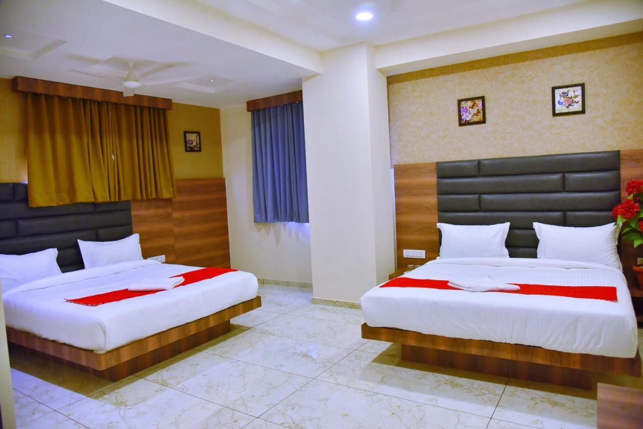 Hotel Krishna Palace Ānand Extérieur photo