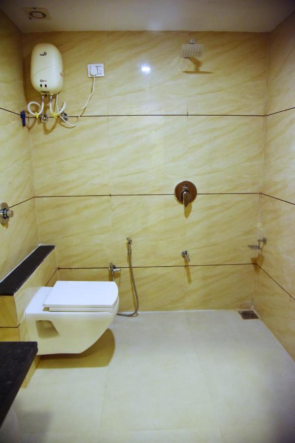 Hotel Krishna Palace Ānand Extérieur photo